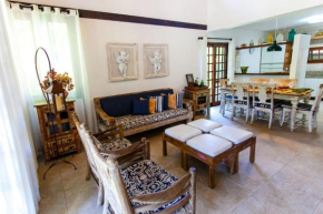 Casa ampla e super equipada! 4 suítes climatizadas, Internet em Condomínio - Bairro Manguinhos